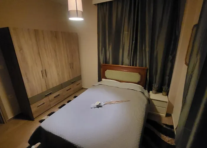 Anna's House 埃帕诺米